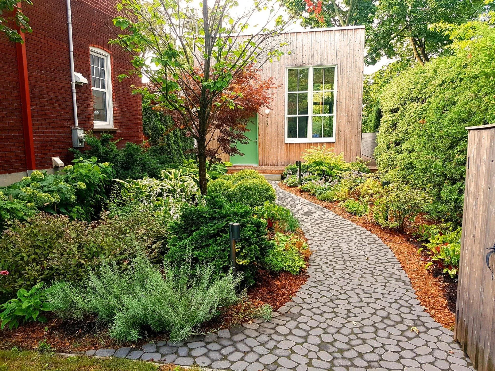 Allée en pavés naturels